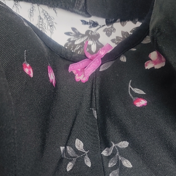 Cacique Black Bra with‎ Pink Floral Design - Picture 2 of 10